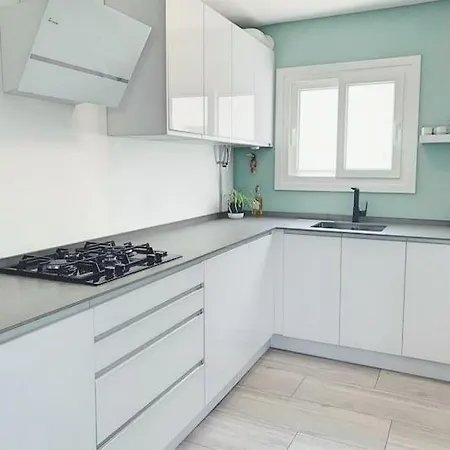 The Modern Penthouse In Old Town Estepona, 3 Bed 2 Bathroom *